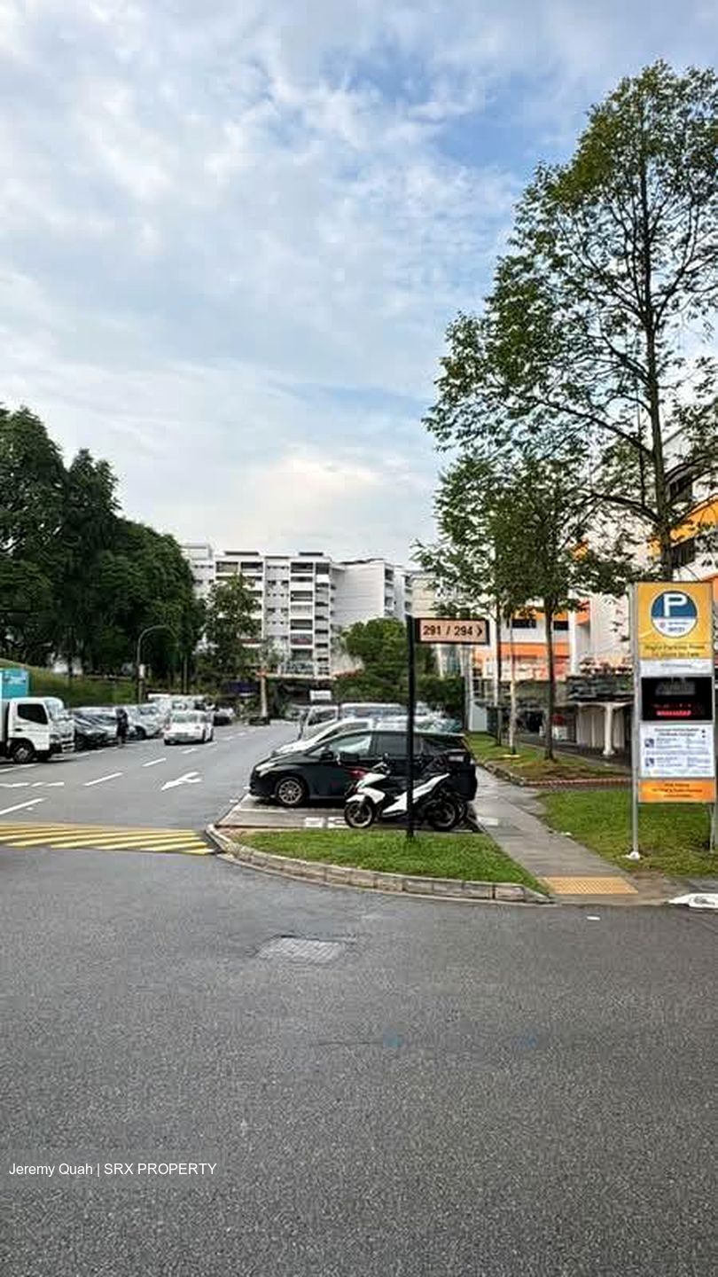 Yishun Street 22 (D27), Shop House #592841121